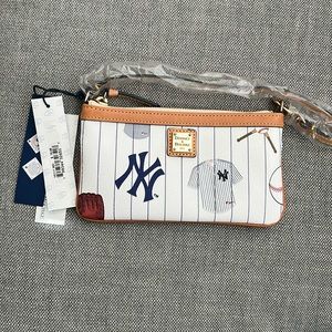 NWT Dooney & Bourke Yankees MLB Wristlet